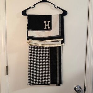 AMAZON Houndstooth Wrap/Pashmina, Black and White